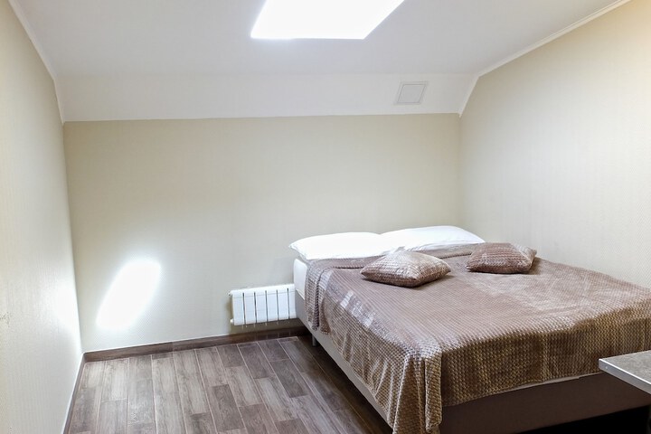 Room 4 of 68