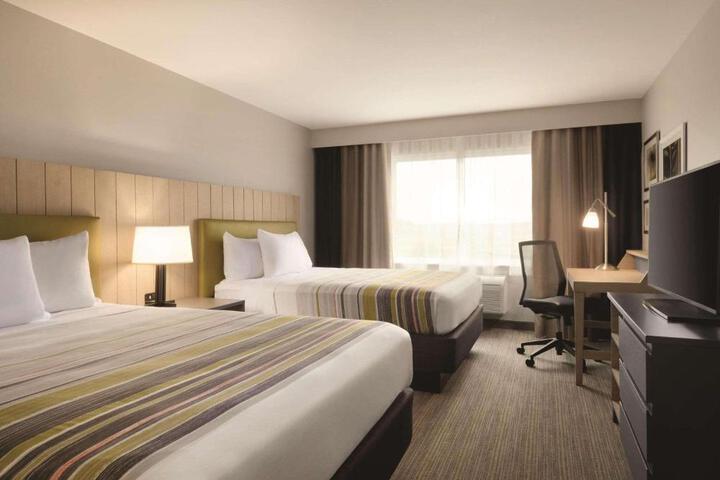 2 Queen Beds (4 of 4)