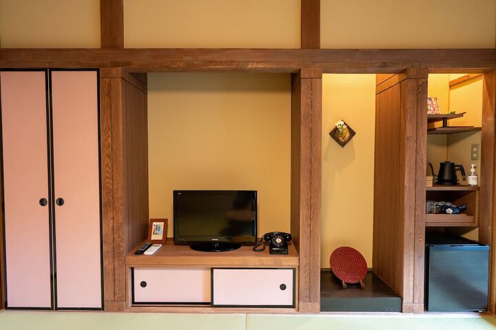 Room 10 of 84