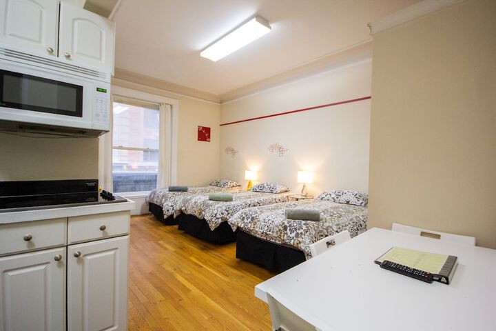 Room 4 of 121