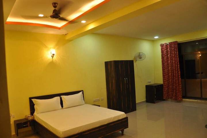 Room 7 of 16