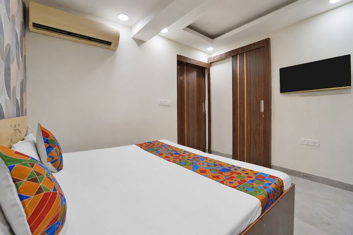 Room 10 of 28