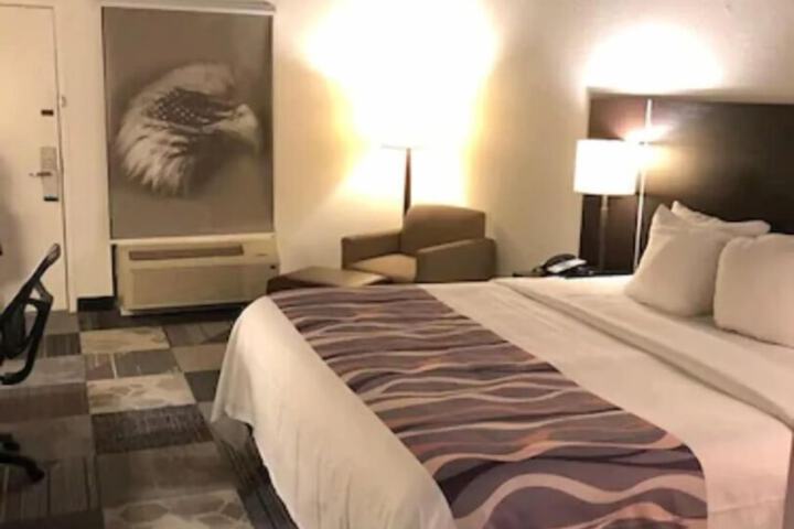Room 7 of 18