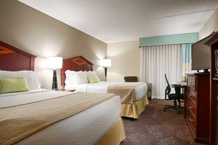 2 Queen Beds Pool View Work Desk Chair Microwave and Refrigerator WiFi Full Breakfast (1 of 8)