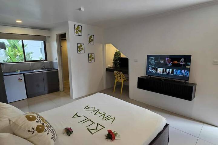 Room 8 of 9