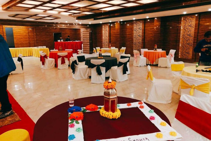Ballroom/Hall 94 of 130