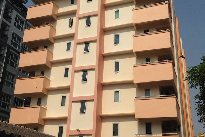 Yaowamal Apartment