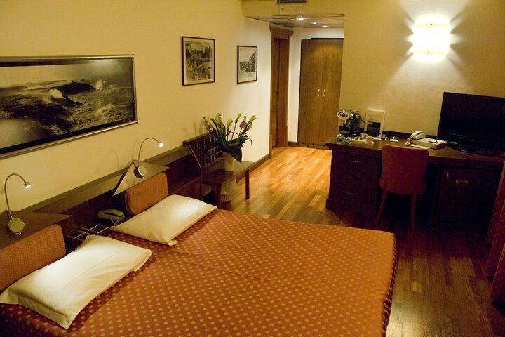 Room 3 of 20