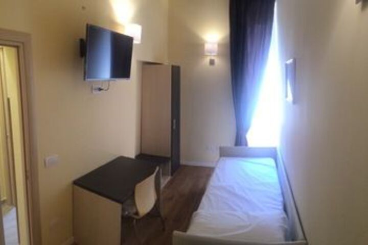 Room 6 of 11