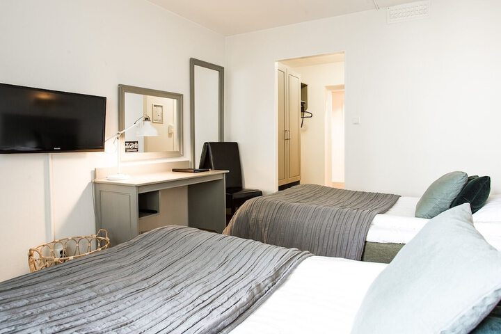 Room 9 of 25