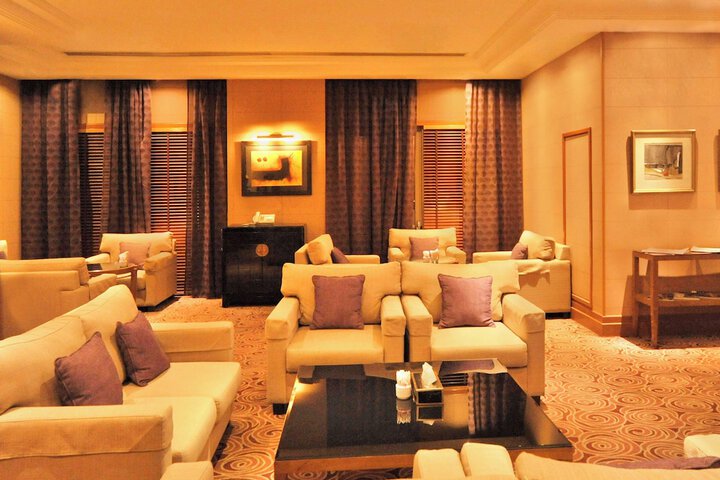 Lounge 96 of 131