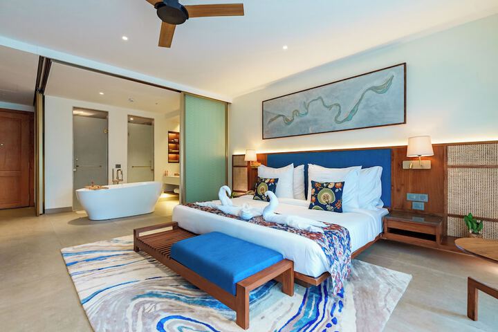 Room 4 of 113