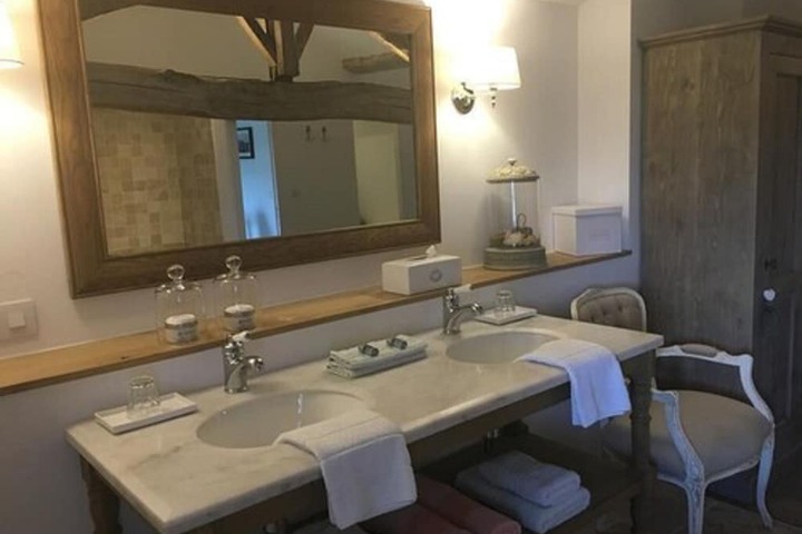 Room 5 of 14