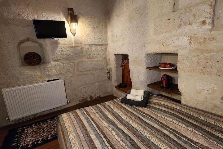 Room 2 of 38