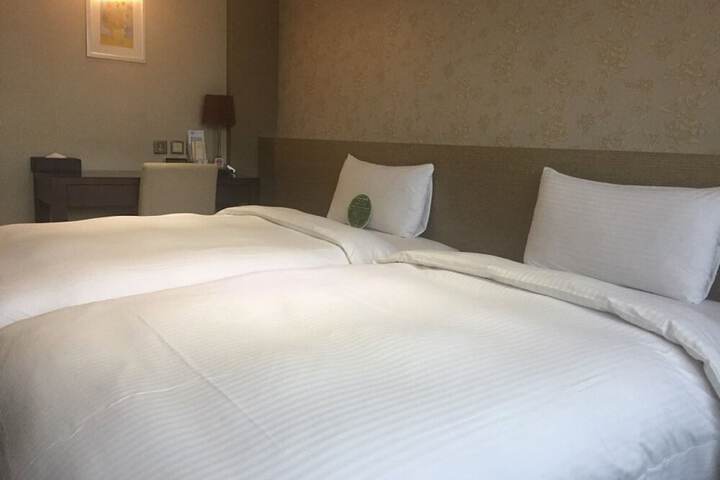 Room 12 of 42
