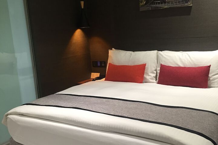 Room 7 of 61