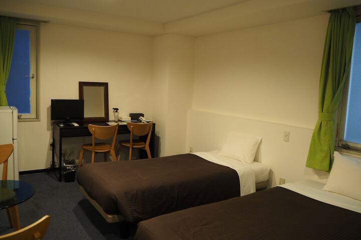 Room 30 of 46