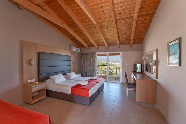 Room 5 of 25