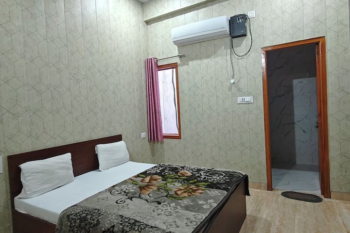 Room 5 of 28