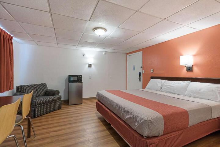 1 King Bed (9 of 14)