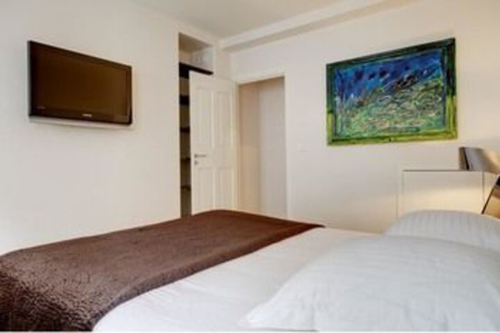 Room 14 of 24