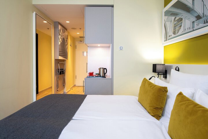Room 8 of 49