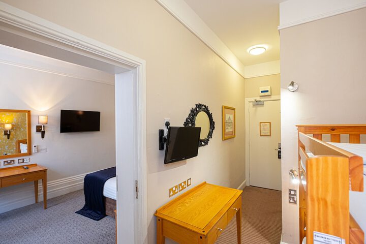 Room 13 of 64