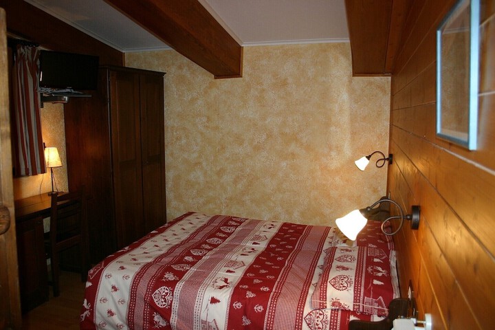 Room 12 of 26