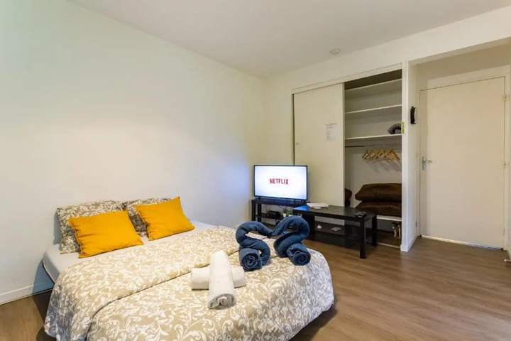 Room 9 of 13
