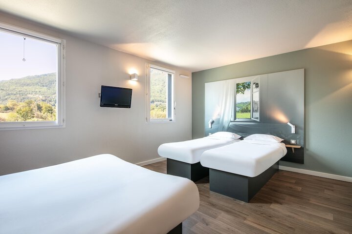 Room 4 of 40