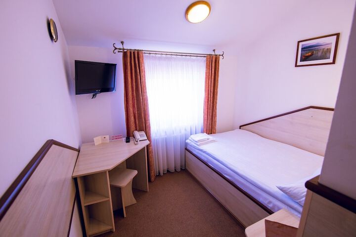 Room 14 of 66