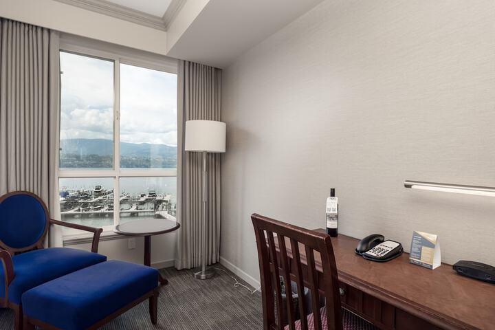 Room 18 of 102