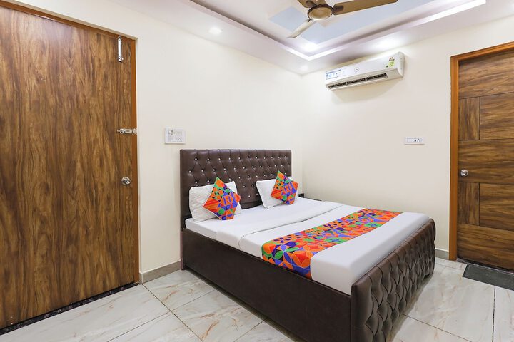 Room 9 of 34