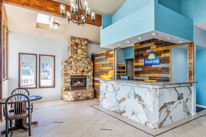Entrance & Lobby