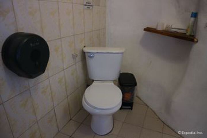 Room 8 of 93