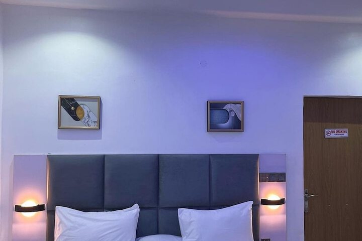 Room 13 of 24
