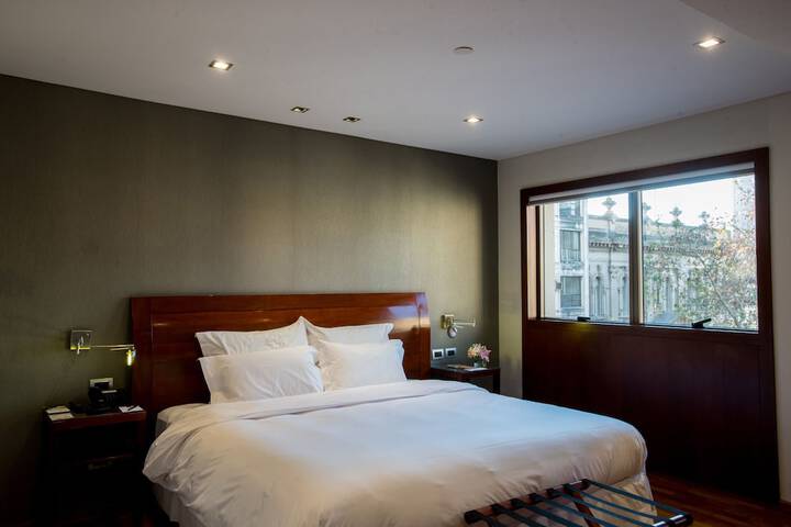 Room 33 of 77