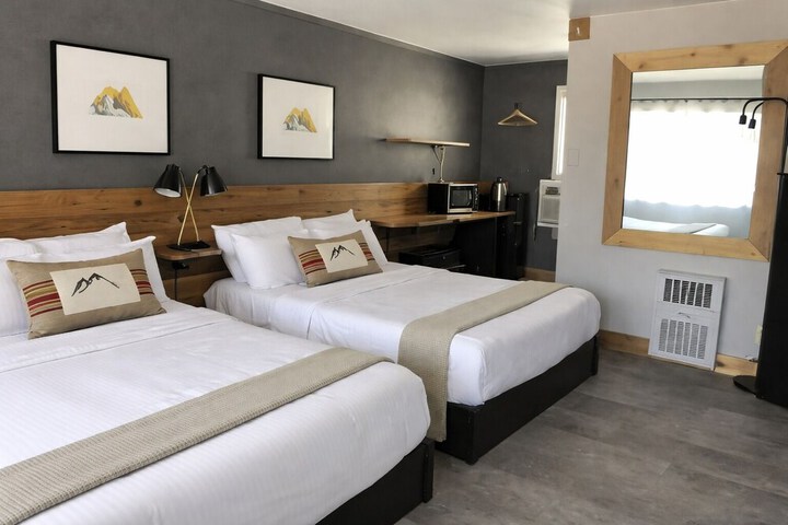 Room 9 of 38