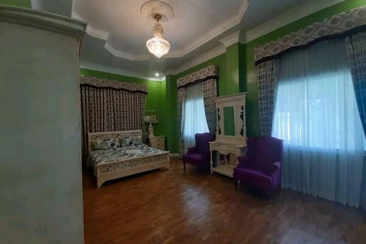 Room 11 of 38