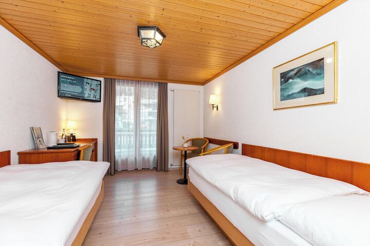 Room 18 of 111