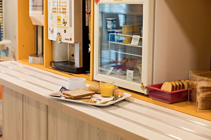 Breakfast/Coffee Service 22 of 24