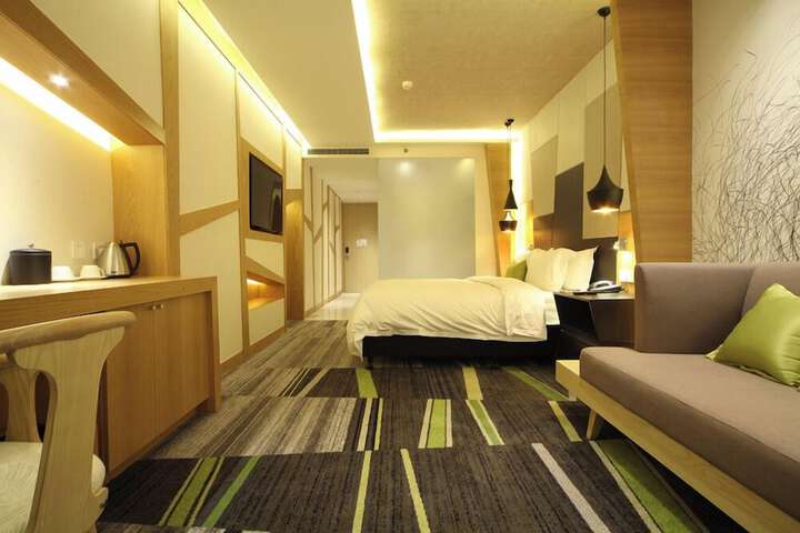 Room 16 of 33