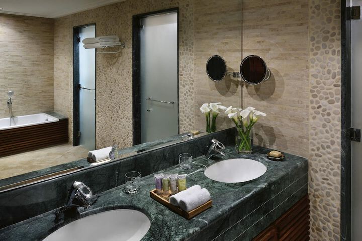Room 53 of 218