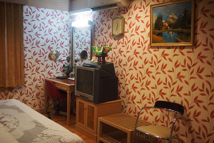 Room 18 of 37