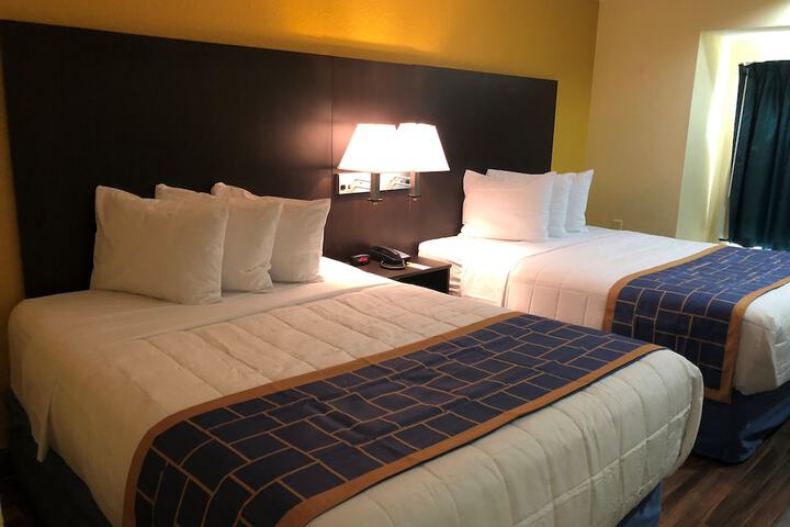 1 Queen Bed (21 of 36)