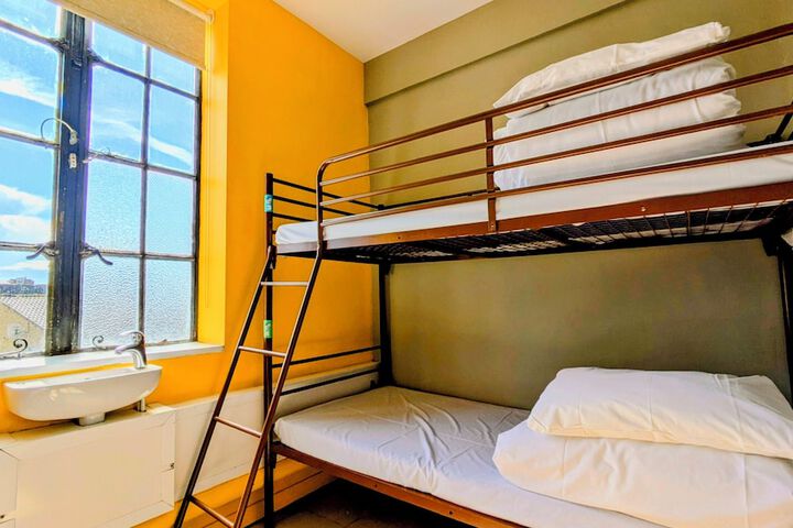 Room 27 of 98
