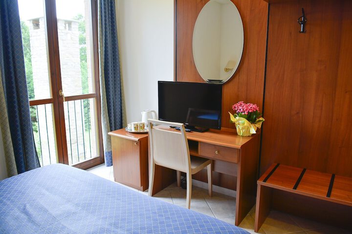 Room 9 of 24