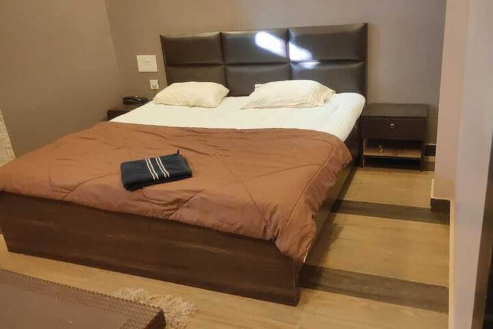 Room 12 of 28