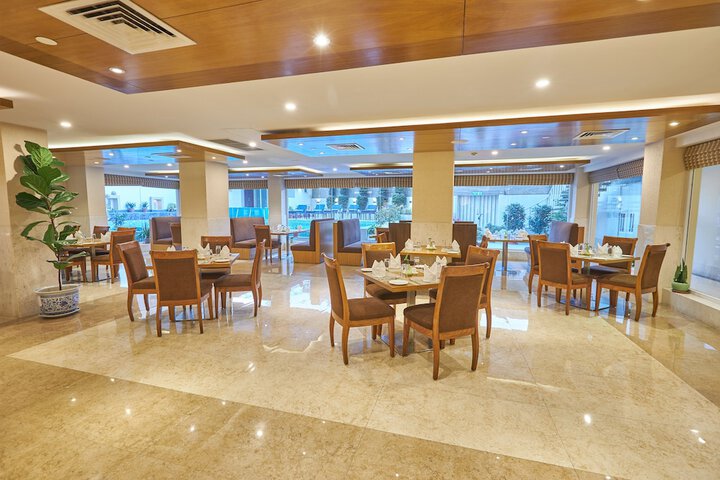 Dining 82 of 119