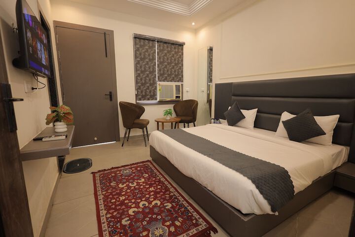 Room 6 of 24
